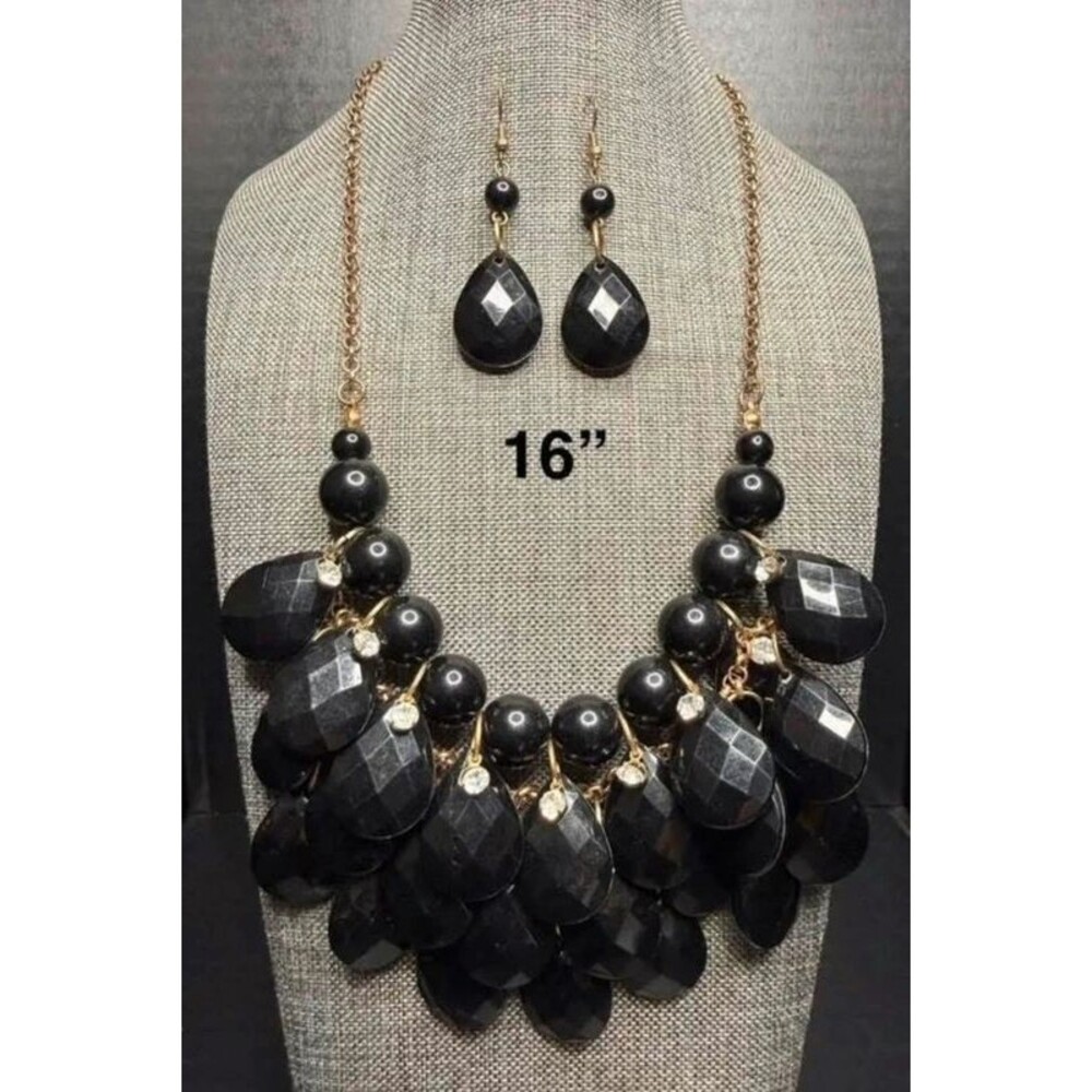 28. Statement bib / cluster necklace